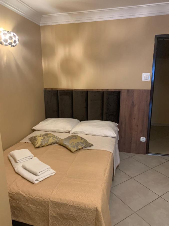 Stratos Bed & Breakfast